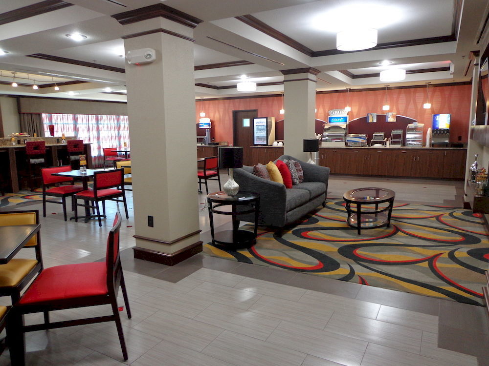 Holiday Inn Express And Suites Lubbock South By Ihg Exterior photo