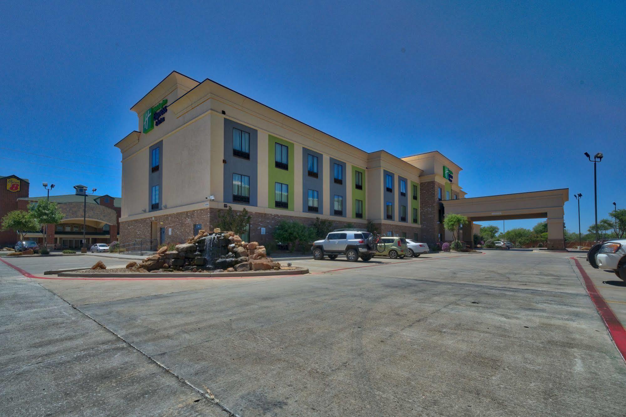 Holiday Inn Express And Suites Lubbock South By Ihg Exterior photo